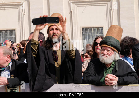 Vatikanstadt 15. April 2015 Papst Francis General Audience in St Peter's Square Credit: wirklich Easy Star/Alamy Live News Stockfoto