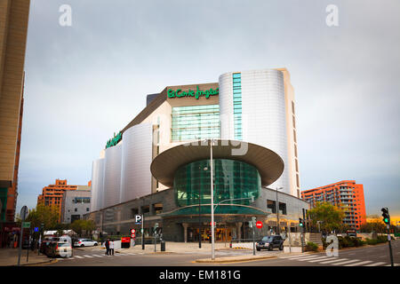 Fassade des Kaufhauses El Corte Ingles in Valencia Stockfoto