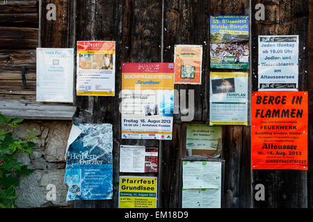 Poster auf einem Schuppen in Altaussee, Steiermark, Österreich Stockfoto