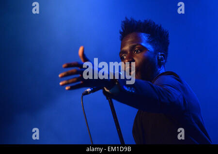 München, Deutschland. 13. April 2015. Britische Soulsängerin Kwabs führt bei seinem Konzert in München, 13. April 2015. Foto: Andreas Gebert/Dpa/Alamy Live-Nachrichten Stockfoto