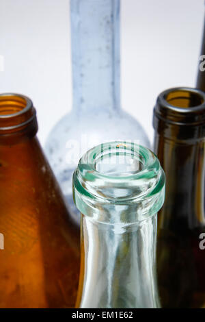 Altglas-Flaschen Detail, groß für Recycling und Umweltthemen. Stockfoto