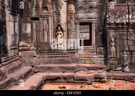 Apsara Tänzer Stone Carving, rundum an der Wand in Angkor Wat. Stockfoto