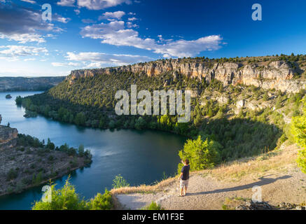 Fluss und Schlucht in der Nähe von San Frutos Eremitage. Hoces del Rio Duraton Naturpark. Segovia, Kastilien und Leon, Spanien, Europa Stockfoto