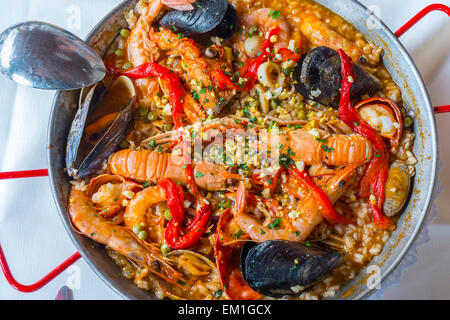 Paella. Spanische traditionelle Küche. Stockfoto