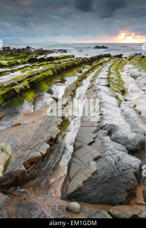 Felsiger Strand. Barrika, Biskaya, Baskisches Land, Spanien, Europa. Stockfoto