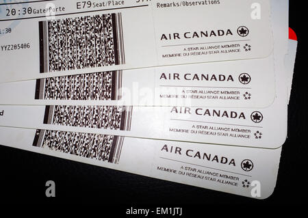 Die Barcodes auf einer Reihe von vier Air Canada Bordkarten. Stockfoto