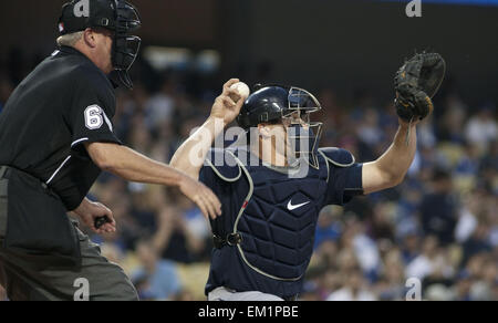 Los Angeles, Kalifornien, USA. 13. April 2015. Seattle Mariners Catcher Mike Zuninos während des Spiels gegen die Los Angeles Dodgers am Montag, den 13. April, April 2015 in Los Angeles.The Dodgers gewann 6-5 in 10 Innings. ARMANDO ARORIZO © Armando Arorizo/Prensa Internacional/ZUMA Draht/Alamy Live News Stockfoto