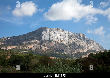 Mount Sainte-Victoire in der Provence. Stockfoto