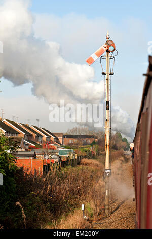 Unteren Quadranten stoppen Semaphore Signale von einem Dampfzug gesehen Stockfoto