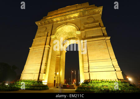 India Gate mit Lichter in der Nacht, New Delhi, Indien. Es ist ein Denkmal für 82.000 Soldaten des ungeteilten britische indische Armee, die Stockfoto