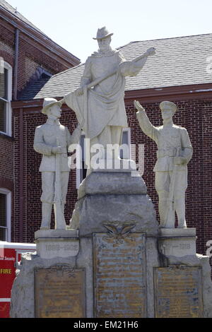 Red Bank, Middlesex County, New Jersey. Gedenkstätten für Veteranen, die in Kriegszeiten diente beginnend mit dem amerikanischen Bürgerkrieg. Stockfoto