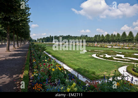 Schloss Schwetzingen Palast Parterre im formalen Garten; Schwetzingen Baden-Wurtenburg Deutschland Stockfoto