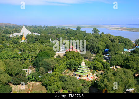 Blick auf Mingun aus Pahtodawgyi Stupa, Region Mandalay, Myanmar Stockfoto