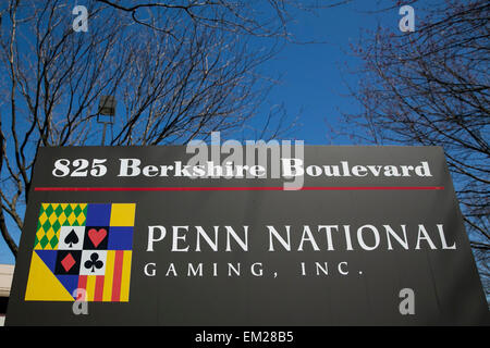 Ein Logo-Zeichen vor dem Sitz der Penn National Gaming, Inc., in Wyomissing, Pennsylvania. Stockfoto