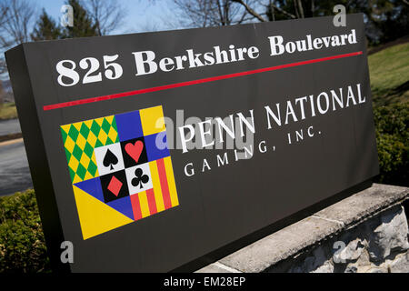 Ein Logo-Zeichen vor dem Sitz der Penn National Gaming, Inc., in Wyomissing, Pennsylvania. Stockfoto