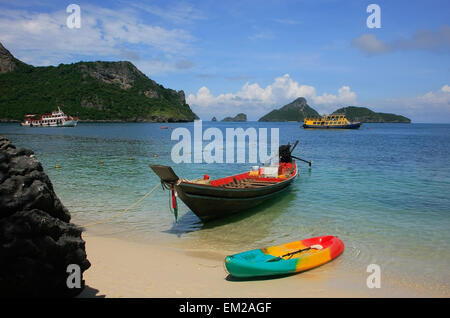 Longtail-Boot zur Insel Mae Koh, Ang Thong National Marine Park, Thailand Stockfoto