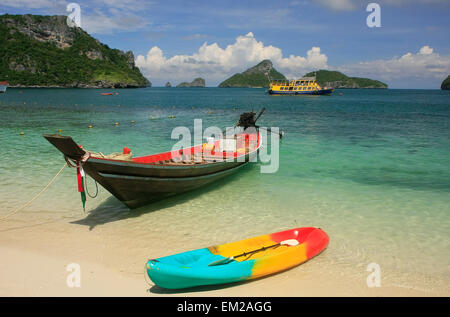 Longtail-Boot zur Insel Mae Koh, Ang Thong National Marine Park, Thailand Stockfoto