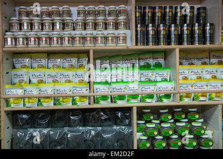 Im Inneren des Shops Kanan Devan Hills Plantagen Tee Firmenmuseum in Munnar, Kerala Indien anzeigen Stockfoto