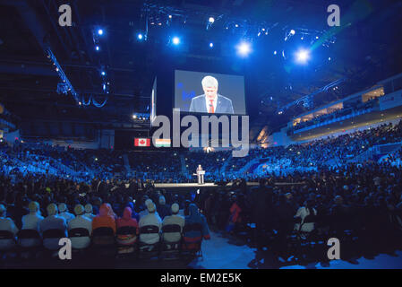 Toronto, Kanada. 15. April 2015. Modi begrüßte die Ricoh Coliseum Bühne der kanadische Premierminister Stephen Harper und seine Frau, Laureen. Bildnachweis: NISARGMEDIA/Alamy Live-Nachrichten Stockfoto