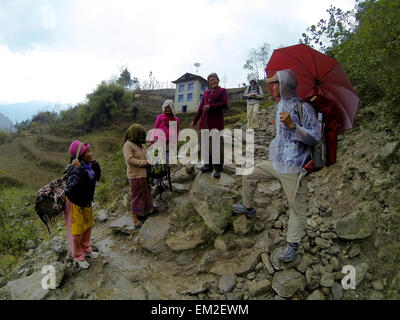 Himalaya, NEPAL, März 20: Nepalesen haben auf der Spur in den Bergen des Himalaya getroffen. Everest-Region, Himalayasin Nepal o Stockfoto