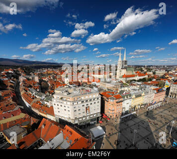 Luftaufnahme von Zagreb. Jelacic Platz und Kathedrale von Zagreb. Stockfoto