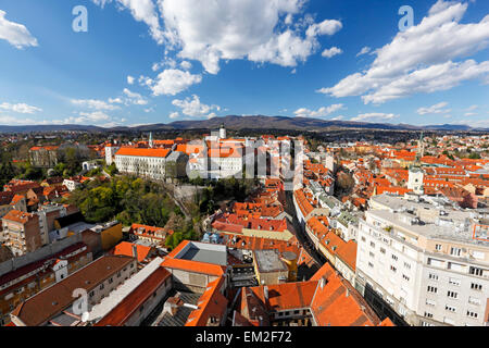 Skyline von Zagreb, Blick auf die Oberstadt "Gradec". Stockfoto