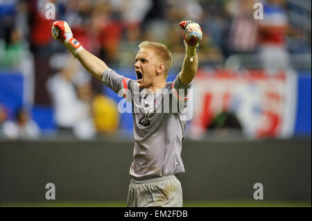 San Antonio, TX, USA. 15. April 2015. USA-Torwart William Yarbrough reagiert auf dem Schlusspfiff bei einem Freundschaftsspiel Mittwoch, 15. April 2015 an der Alamodome in San Antonio, Texas. Die uns Männer Nationalmannschaft besiegte Mexiko, 2: 0. © Bahram Mark Sobhani/ZUMA Draht/Alamy Live-Nachrichten Stockfoto