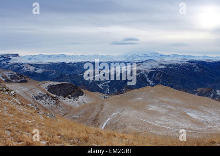 Sonnenuntergang in den Bergen Elbrus, nördlichen Kaukasus, Russland. Stockfoto