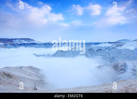 Sonnenuntergang in den Bergen des nördlichen Kaukasus, Russland. Stockfoto