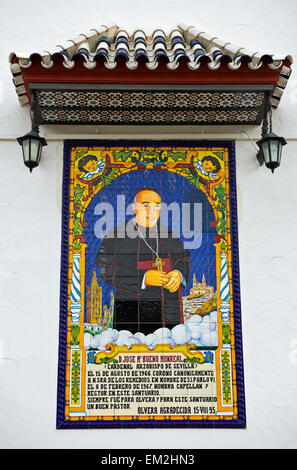 Gedenktafel für Erzbischof Bueno Monreal am Santuario de Nuestra Señora de Los Remedios, Olvera, Andalusien, Spanien Stockfoto