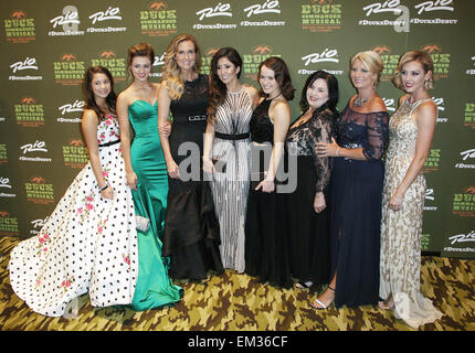 Las Vegas, Nevada, USA. 16. April 2015. (L-R) Bella Robertson, Sadie Robertson, Korie Robertson, Rebecca Robertson, Mary Kate McEcharn, Miss Kay Robertson, Lisa Robertson und Jessica Robertson besuchen die Opening Night der Duck Commander das Musical im Krone-Theater im Rio All-Suite Hotel & Casino am 15. April 2015 in Las Vegas, Nevada. Bildnachweis: Marcel Thomas/ZUMA Draht/Alamy Live-Nachrichten Stockfoto