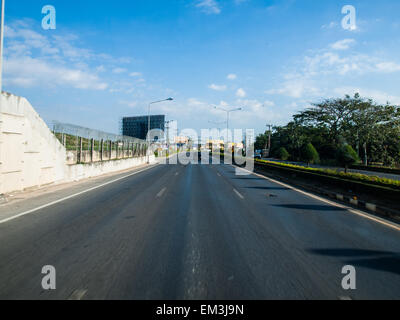 PRACHUAP KHIRI KHAN, THAILAND - 23. Februar 2015: Ende des Hua Hin Tunnels auf blauen Himmel in Prachuap Khiri Khan, Thailand. Stockfoto