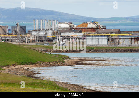 Die Flotta Oil Terminal auf der Insel Flotta auf den Orkney Inseln, Schottland. Stockfoto