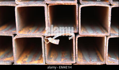 Metallprofile quadratische Grundlage für den Aufbau von Strukturen, Stahl Stockfoto