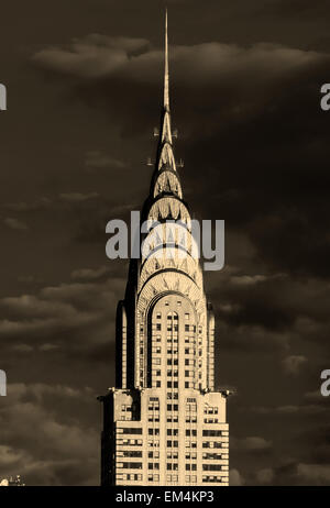 Blick auf den Sonnenuntergang der das legendäre Chrysler building in New york Stockfoto