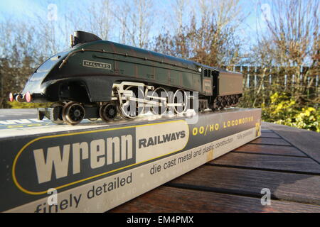 Eine Reihe von Bildern zeigen, Modellbahn, Züge, Lokomotiven, Wagen, Kutschen aus der ganzen Welt in HO und OO messen oder Stockfoto