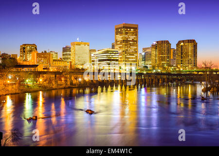 Richmond, Virginia, USA Skyline der Innenstadt am James River. Stockfoto