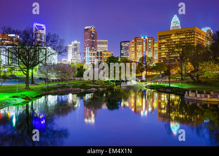 Innenstadt von Skyline von Charlotte, North Carolina, USA bei Marshall Park. Stockfoto