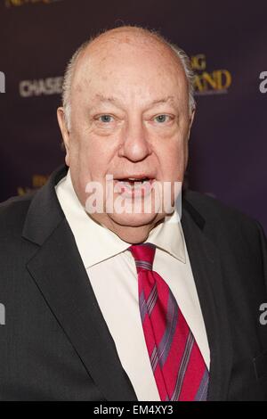 New York, NY, USA. 15. April 2015. Roger Ailes im Ankunftsbereich für Opening Night of Broadway FINDING NEVERLAND, gesponsert von Brooks Brothers, Chase, iHeartMedia und USA heute, Lunt-Fontanne Theatre, New York, NY 15. April 2015. © Jason Smith/Everett Collection/Alamy Live-Nachrichten Stockfoto