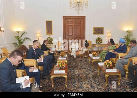 Kolkata, Indien. 15. April 2015. H.E Mr Valdimir Makei, Minister für auswärtige Angelegenheiten von Belarus, fordert der Präsident von Indien, Shri Pranab Mukherjee in Rashtrapati Bhavan. © Bhaskar Mallick/Pacific Press/Alamy Live-Nachrichten Stockfoto