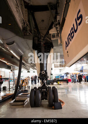 Detail von Fahrwerk und Räder des Ex-RAF Seriennummer Vulcan XH558, erhalten durch die Vulcan, die Himmel zu vertrauen, basierend auf Donca Stockfoto