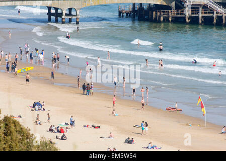 Strand von Bournemouth, Dorset, UK. 16. April 2015. UK-Wetter.  wo Temperatur 22 Grad erreicht. Bildnachweis: John Beasley/Alamy Live-Nachrichten Stockfoto