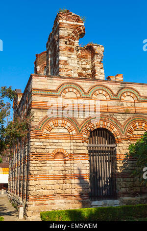 Zerstörte Kirche des Christus Pantokrator, in alte historische Stadt Nessebar, Bulgarien. Vertikale Foto Stockfoto