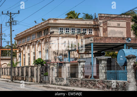 Alte baufällige Fabrik und Gebäude in einem abgelegenen Teil von Kuba Stockfoto