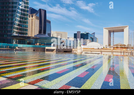 Geschäftsviertel La Défense mit der Grande Arche im Zentrum Paris Frankreich Europa Stockfoto