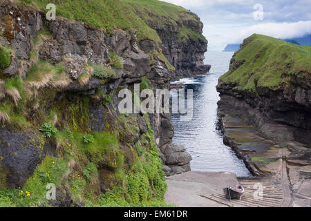 Gjógv Schlucht Hafen, Färöer Inseln Stockfoto