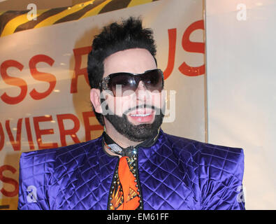 Deutscher Designer Harald Glööckler bei einer Autogrammstunde in einem Einkaufszentrum.  Mitwirkende: Harald Glööckler wo: Wien, Österreich bei: 11. Oktober 2014 Stockfoto