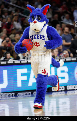 15. April 2015: Philadelphia 76ers Maskottchen Franklin in Aktion während der NBA-Spiel zwischen den Miami Heat und die Philadelphia 76ers im Wells Fargo Center in Philadelphia, Pennsylvania. Die Miami Heat gewonnen 105-101. Stockfoto