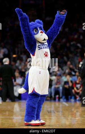 15. April 2015: Philadelphia 76ers Maskottchen Franklin in Aktion während der NBA-Spiel zwischen den Miami Heat und die Philadelphia 76ers im Wells Fargo Center in Philadelphia, Pennsylvania. Die Miami Heat gewonnen 105-101. Stockfoto