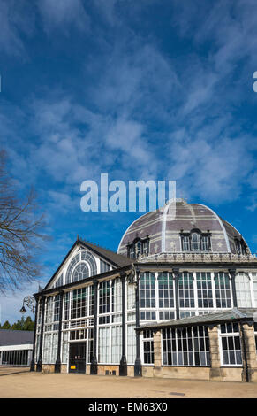 Das Oktogon im Pavillon Garten, Buxton an einem sonnigen Frühlingsmorgen. Stockfoto